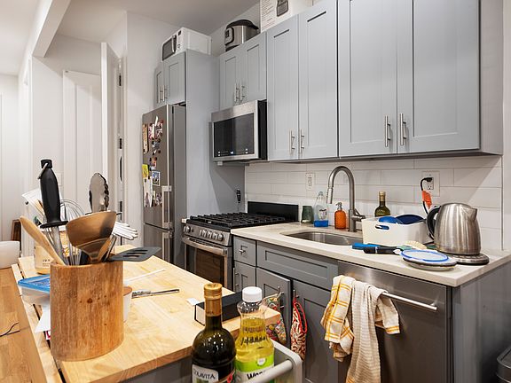 5th image of 351 Grove St APT 1R