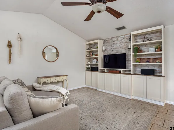 400 S Town Dr #308, Tyler, TX 75703