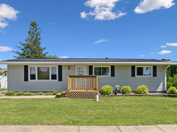 607 Nelson St, West Liberty, IA 52776