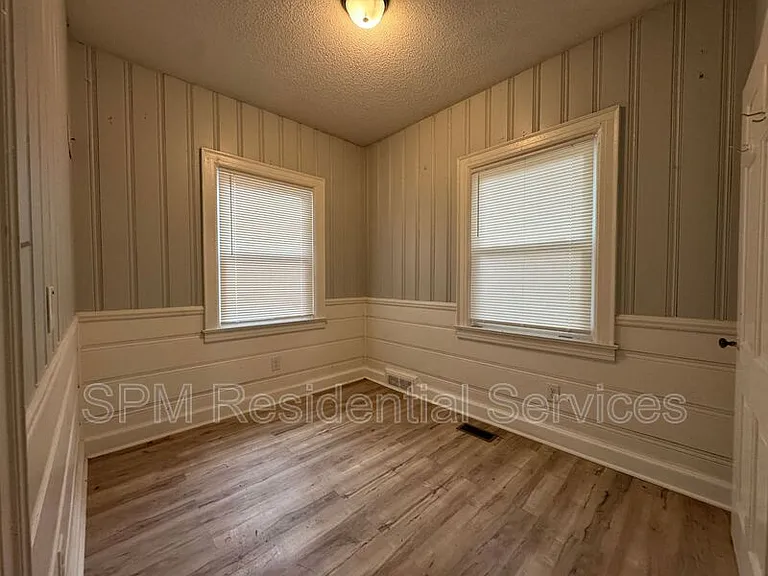 304 N 11th St #B — Photo 9