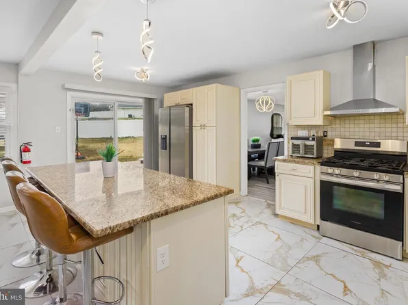 10 Thornhill Ct, Willingboro, NJ 08046