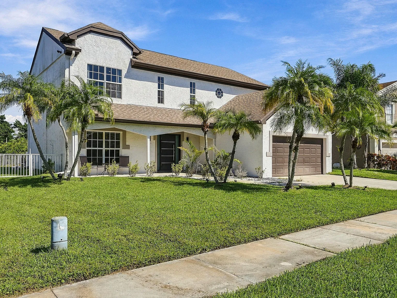 4 bed, 2.5 bath, 2292 sqft, $6,000 — Photo 2