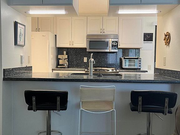 4th image of 40 Lakeview Cir