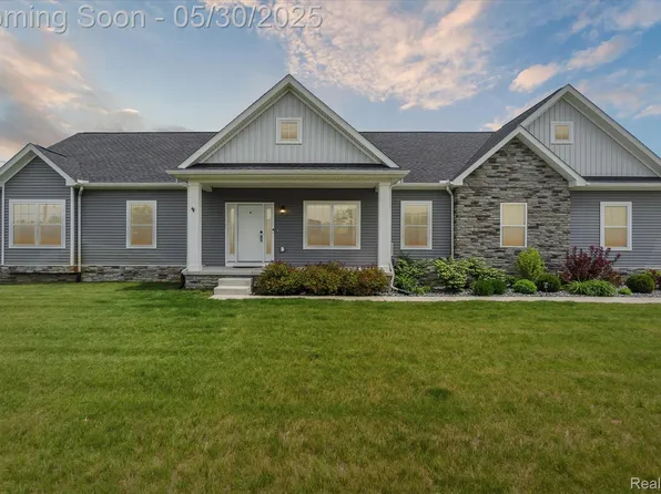 4925 Toratola Ln, Howell, MI 48843