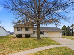 41 Williams Cir, Hills, IA 52235
