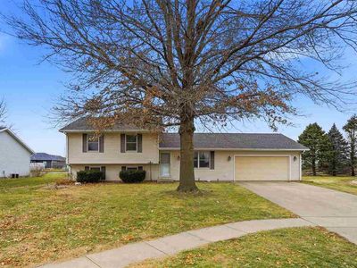 41 Williams Cir, Hills, IA, 52235