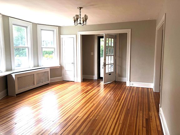 4th image of 123 Oakdale Ave