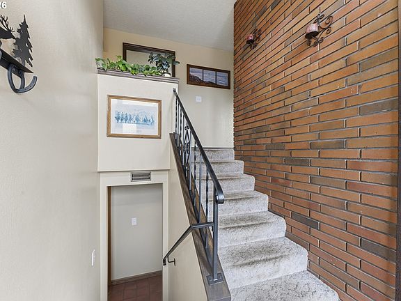 5th image of 2095 NW 3rd St