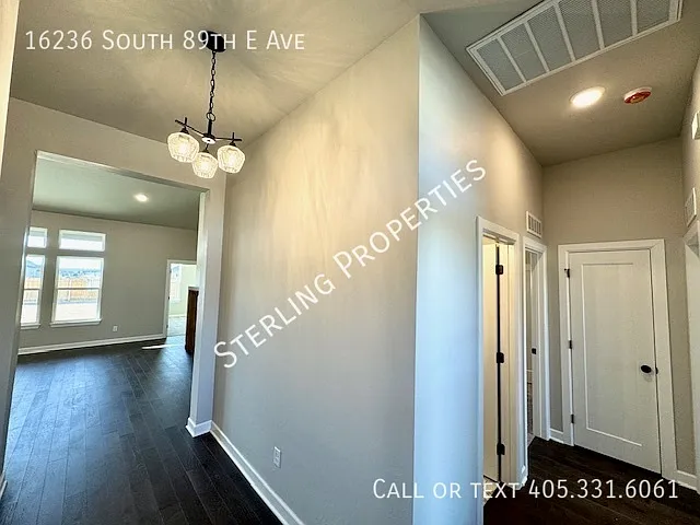 16236 S 89th East Ave — Photo 5
