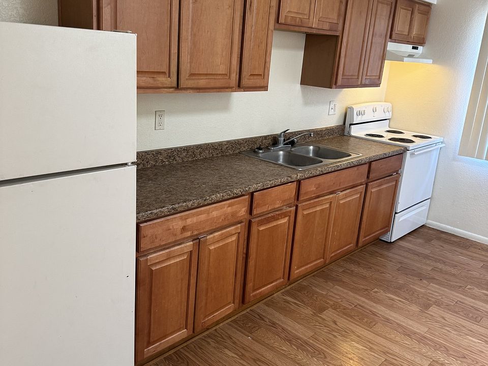 2nd image of 3131 N Palo Verde Ave