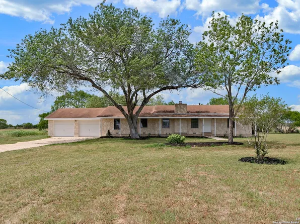 454 COUNTY ROAD 223, Floresville, TX 78114