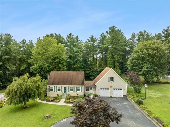 592 Caswell St, Taunton, MA 02780