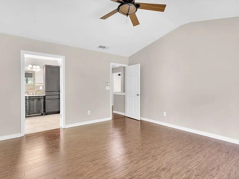 1626 Hemburg Trce NW #3 — Photo 13
