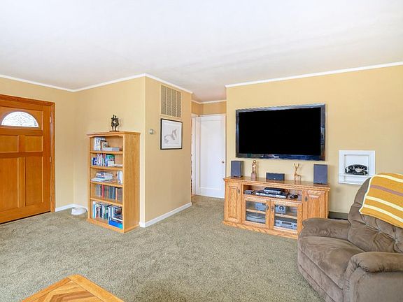 5th image of 501 Carmel Ave