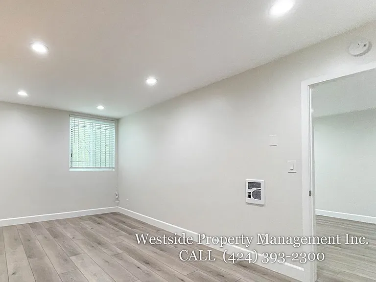 942 7th St #5 — Photo 7