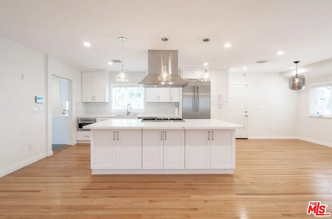 3 bed, 2.5 bath, 2048 sqft, $7,995 — Photo 4