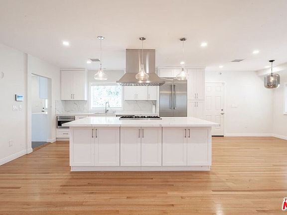 4th image of 2201 Coldwater Canyon Dr