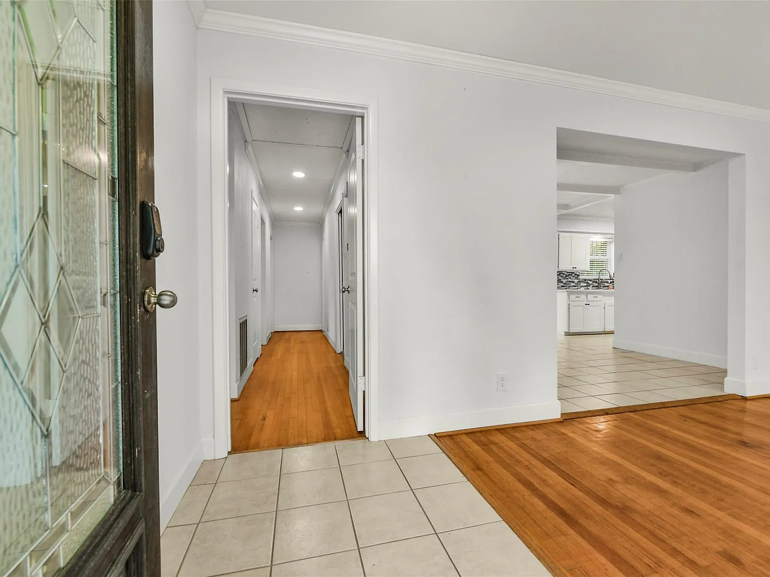 3 bed, 2.0 bath, 1326 sqft, $1,875 — Photo 3