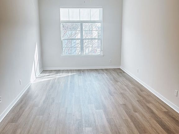 2nd image of 1000 Vineyard Dr #1832