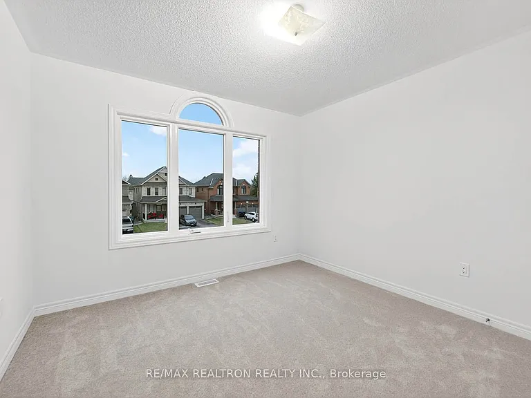 1 Wakefield Blvd — Photo 36