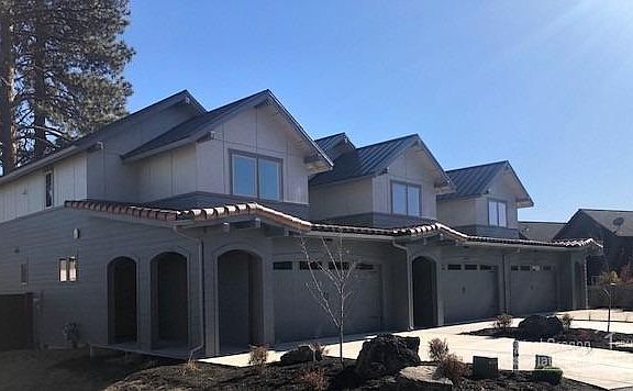 3rd image of 63144 NW Via Cambria