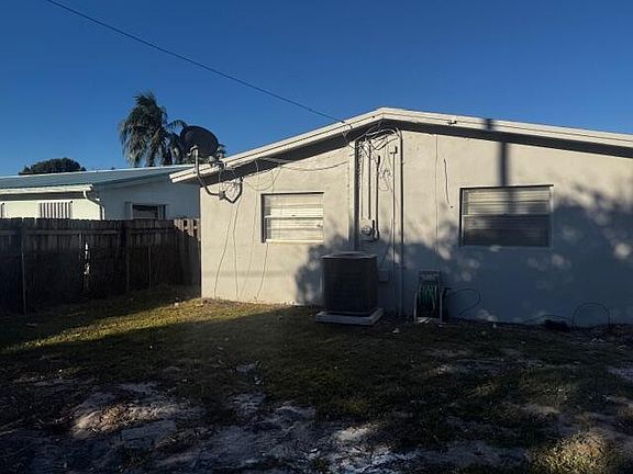 3rd image of 3104 Evergreen