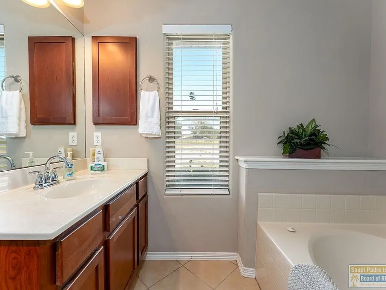 7 N Bay Hill Dr — Photo 35