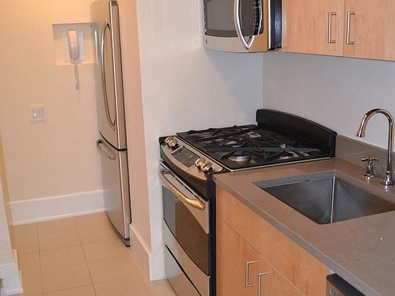 5th image of 60 W 57th St APT 11A