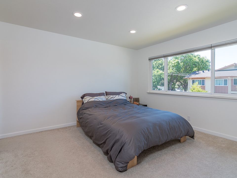 1st image of 1357 Phelps Ave APT 8