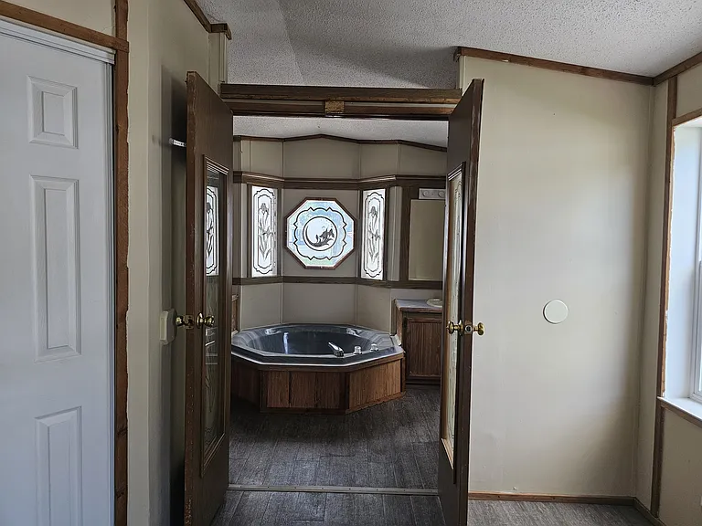 2096 N State Rd #48 — Photo 11