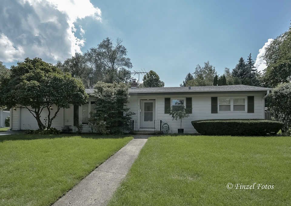 1st image of 633 E Macarthur Dr