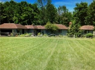 48000 Mather Ln, Chagrin Falls, OH 44022