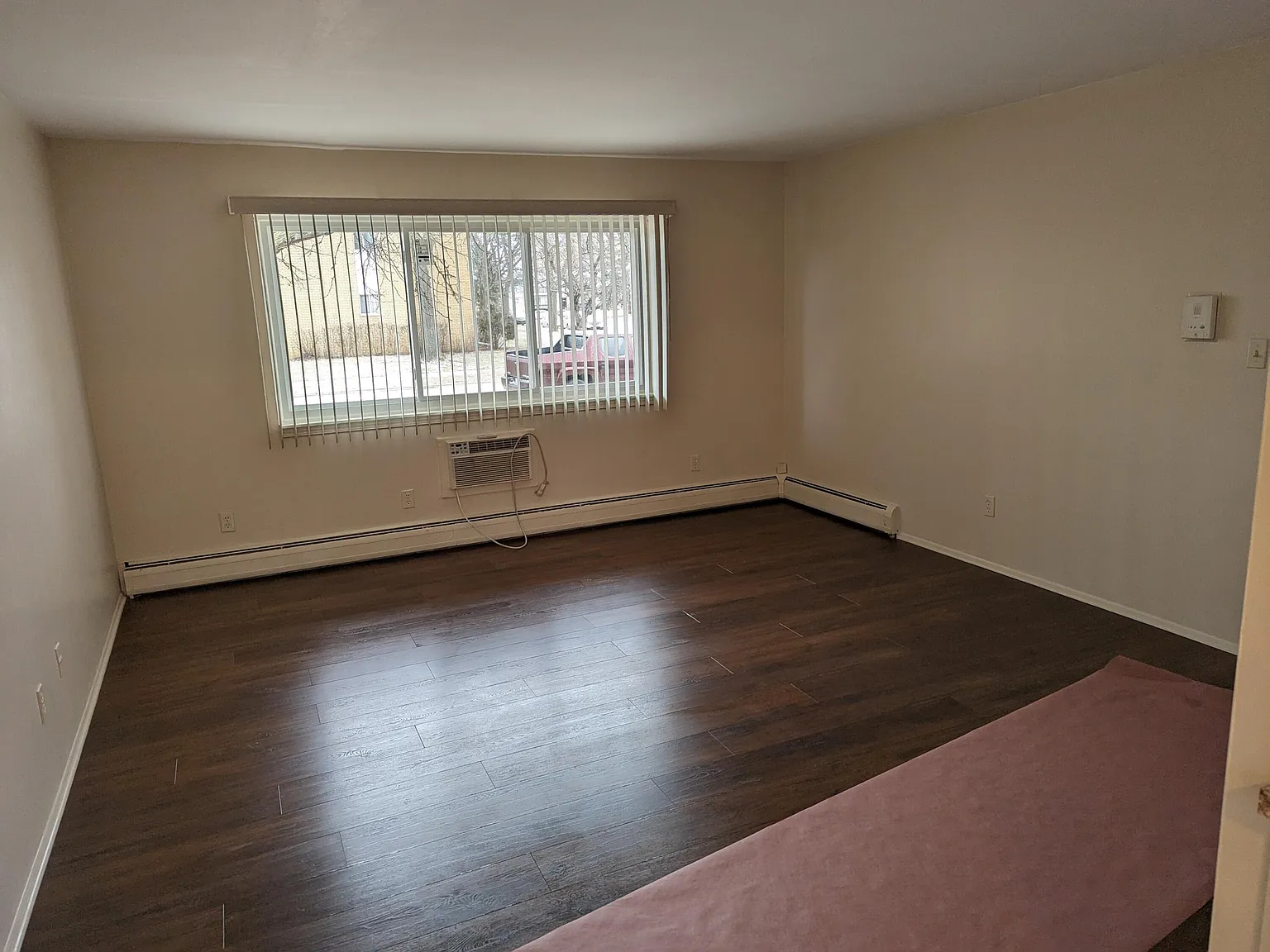 2 bed, 1.0 bath, 750 sqft, $1,200 — Photo 2
