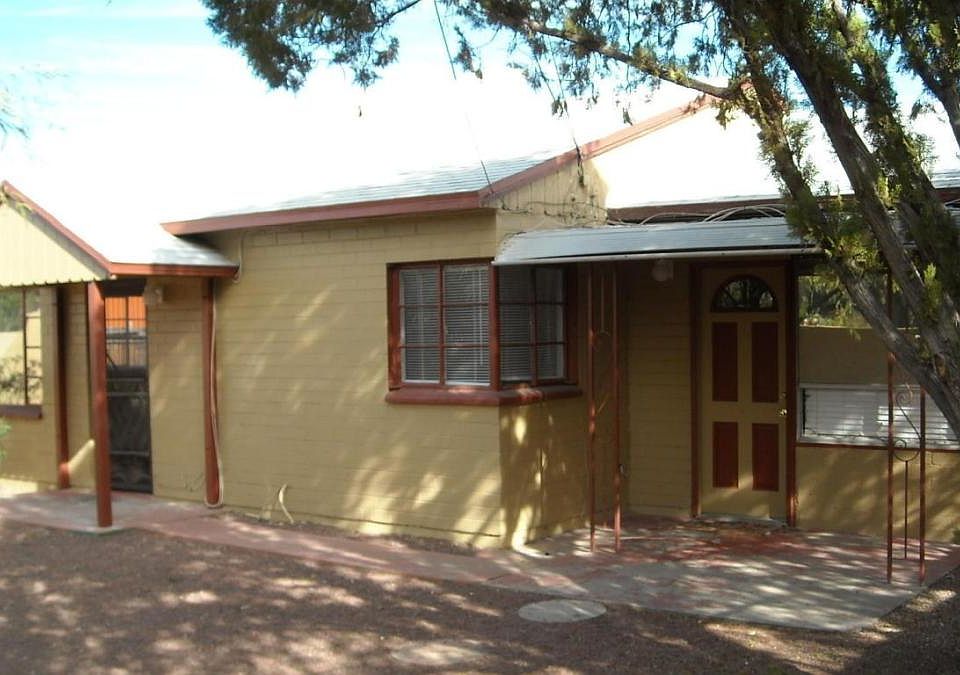 Front yard/ Front door
