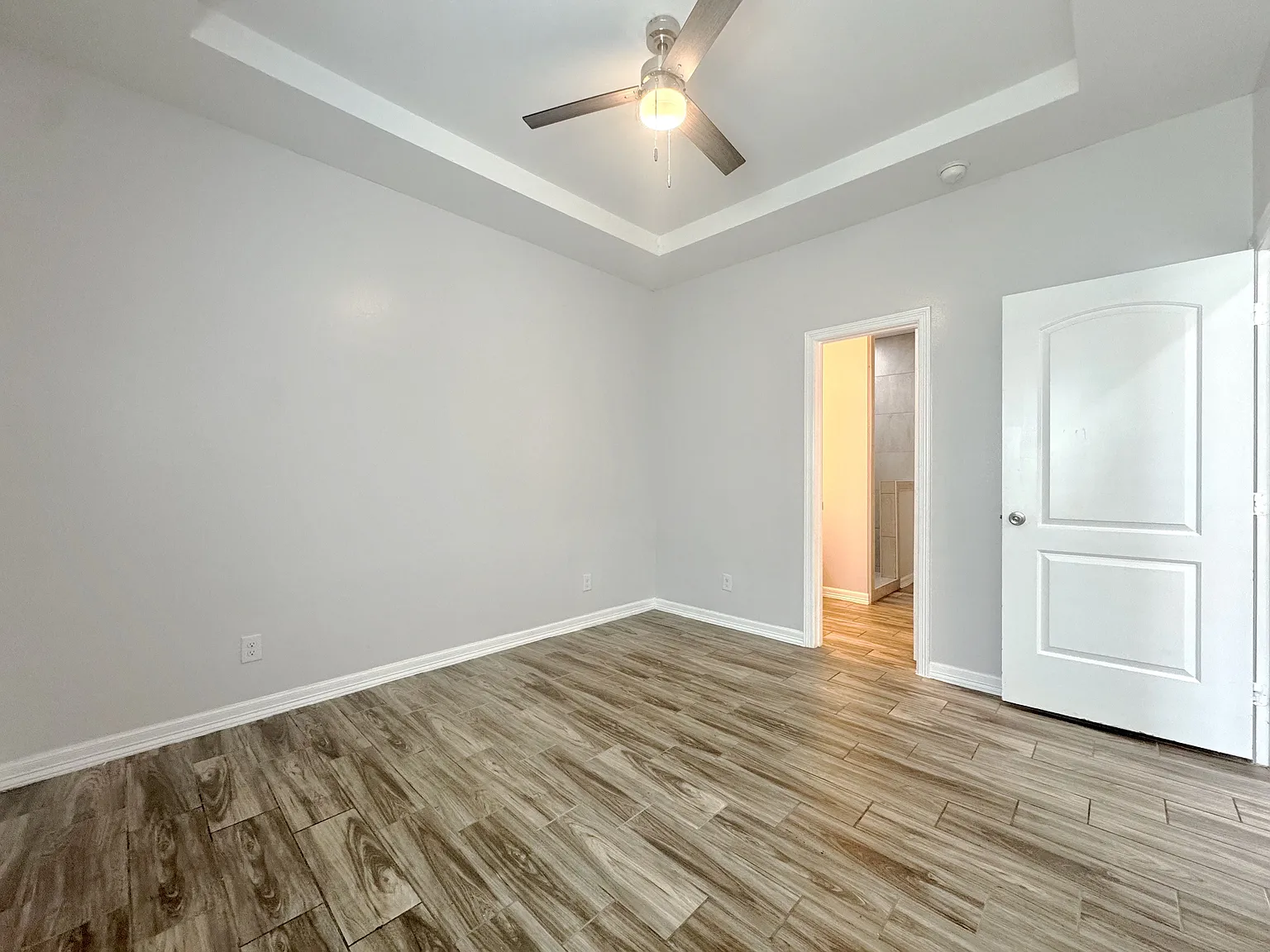 3 bed, 2.0 bath, $1,050 — Photo 2