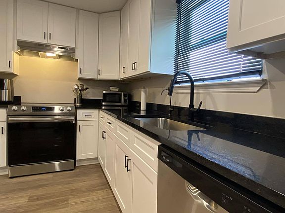 4th image of 3329 Center St