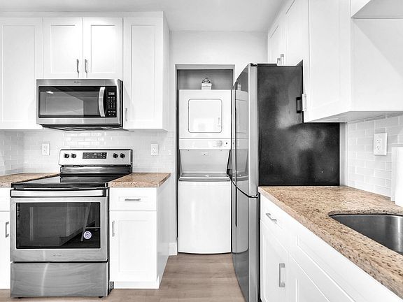 5th image of 3213 Colony Club Rd APT 4