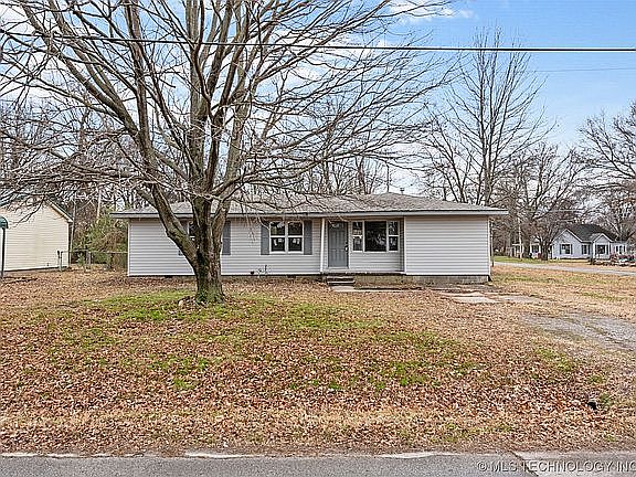 1st image of 802 SE 7th St