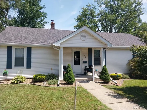 710 N 5th St, Elsberry, MO 63343