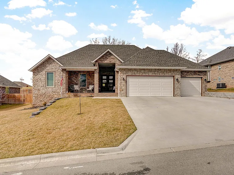 129 N Glengary Dr — Photo 20