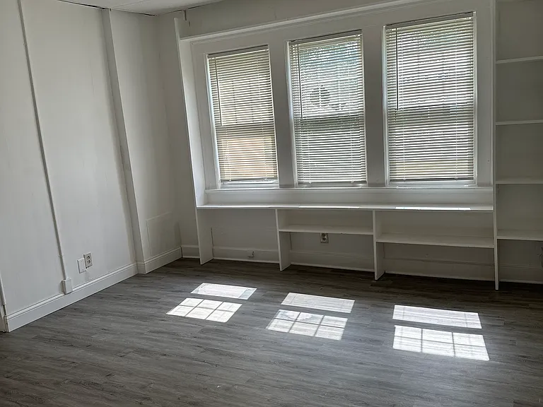 4609 E Washington St #7 — Photo 1