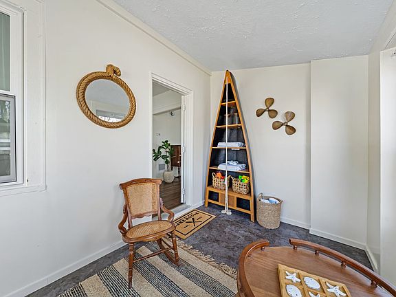 4th image of 231 Adams St