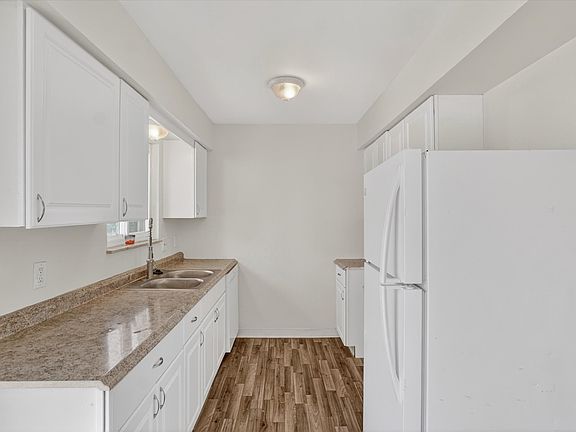 3rd image of 3502 Ridgecliffe Dr