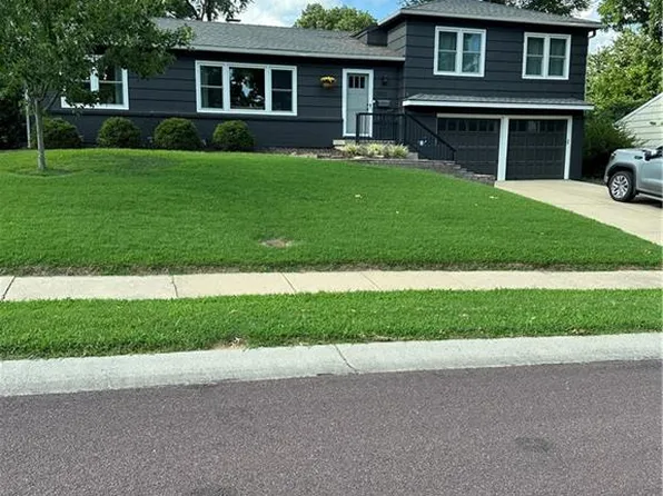 5812 W 101st Ter, Overland Park, KS 66207