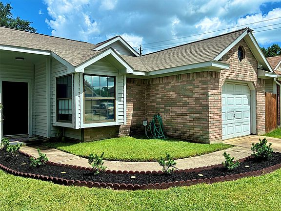 2nd image of 1106 Holbech Ln