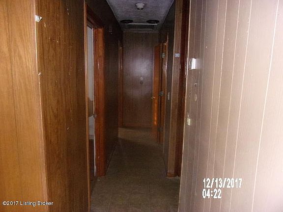 5th image of 9826 West Ave