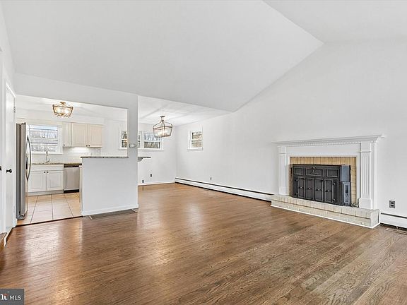 3rd image of 2130 Herblew Rd