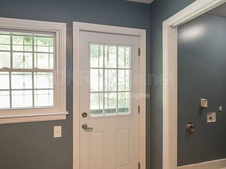 1295 Westmont Rd SW — Photo 8