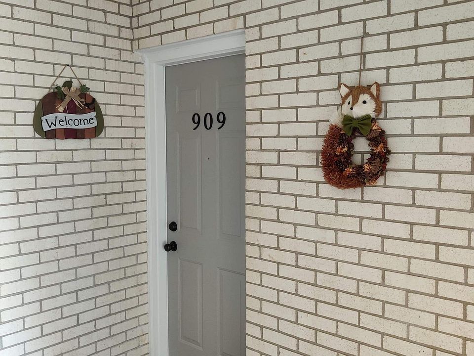 Ground floor unit, close to street parking.