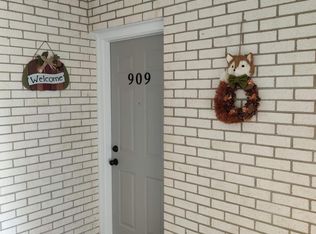 909 Birch Tree Ln, Michigan City, IN 46360
